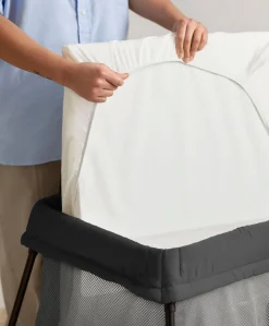 BabyBjörn Travel Cot Light Bundle with Fitted Sheet - Black