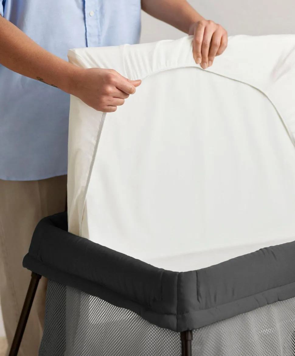BabyBjörn Travel Cot Light Bundle with Fitted Sheet - Black