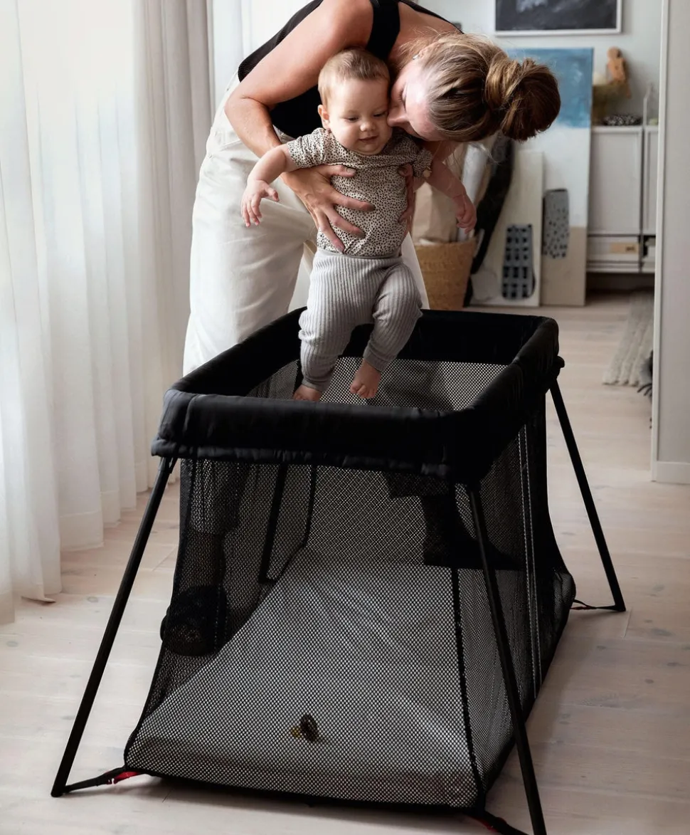 BabyBjörn Travel Cot Light Bundle with Fitted Sheet - Black