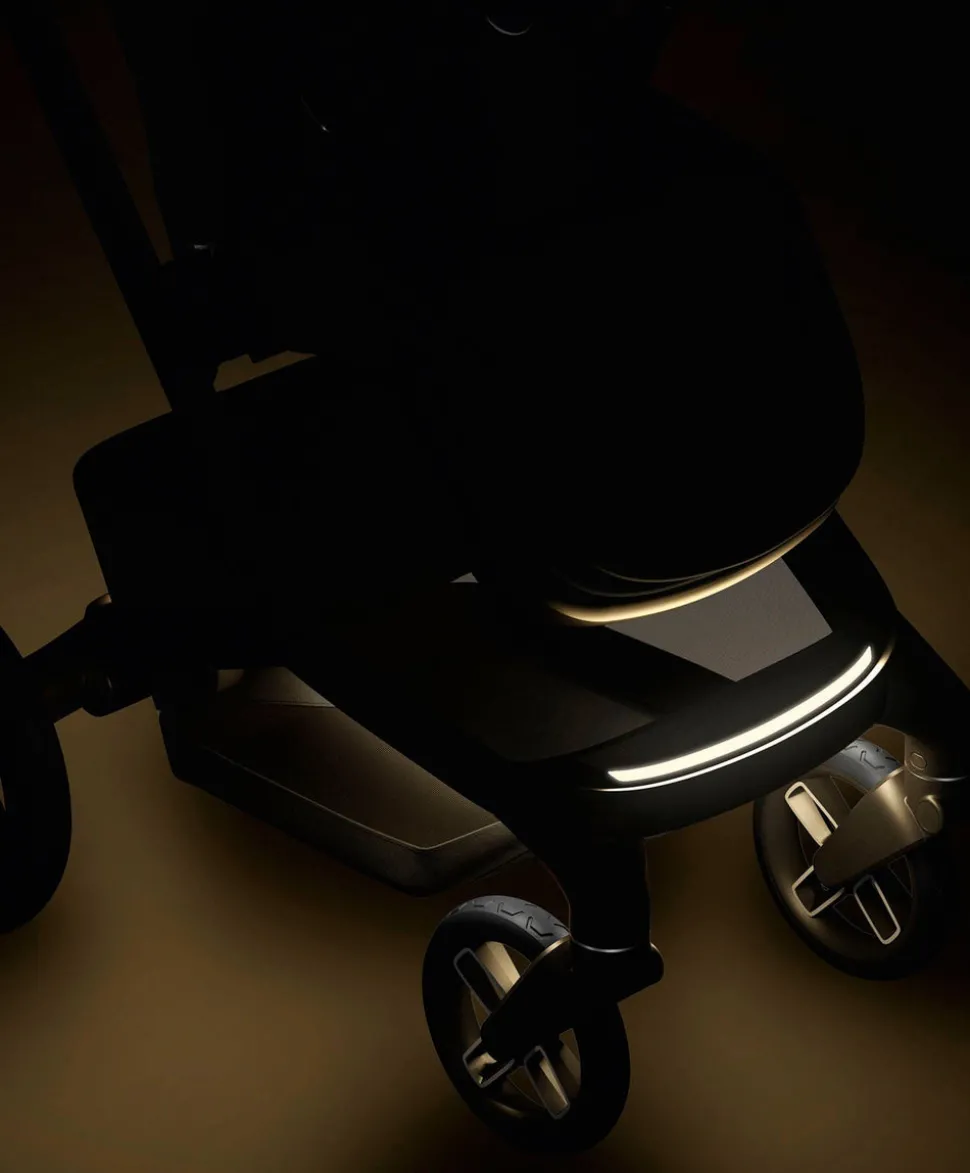 Maxi-Cosi Fame Premium Pushchair Bundle with Pebble 360 Pro 2 Car Seat & Base – Black with Black Wheels
