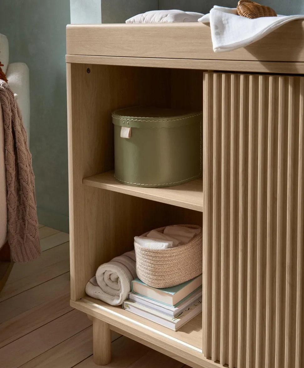 Oska Wide Dresser Changer - Oak