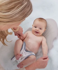 Shnuggle Newborn Bath Support – Taupe