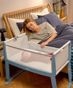 SnuzPod Studio Bedside Crib – Santorini Sky Blue