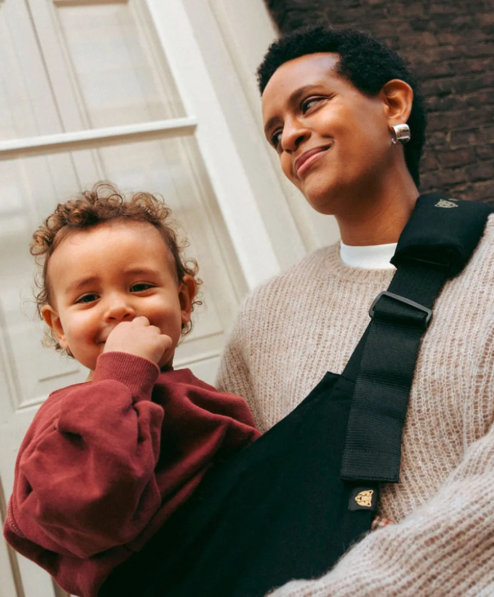 Wildride Toddler Carrier with Free Bag - Black